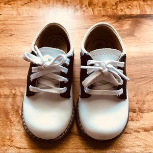 FootMates Saddle Shoes. Dark Navy & White. Size 5